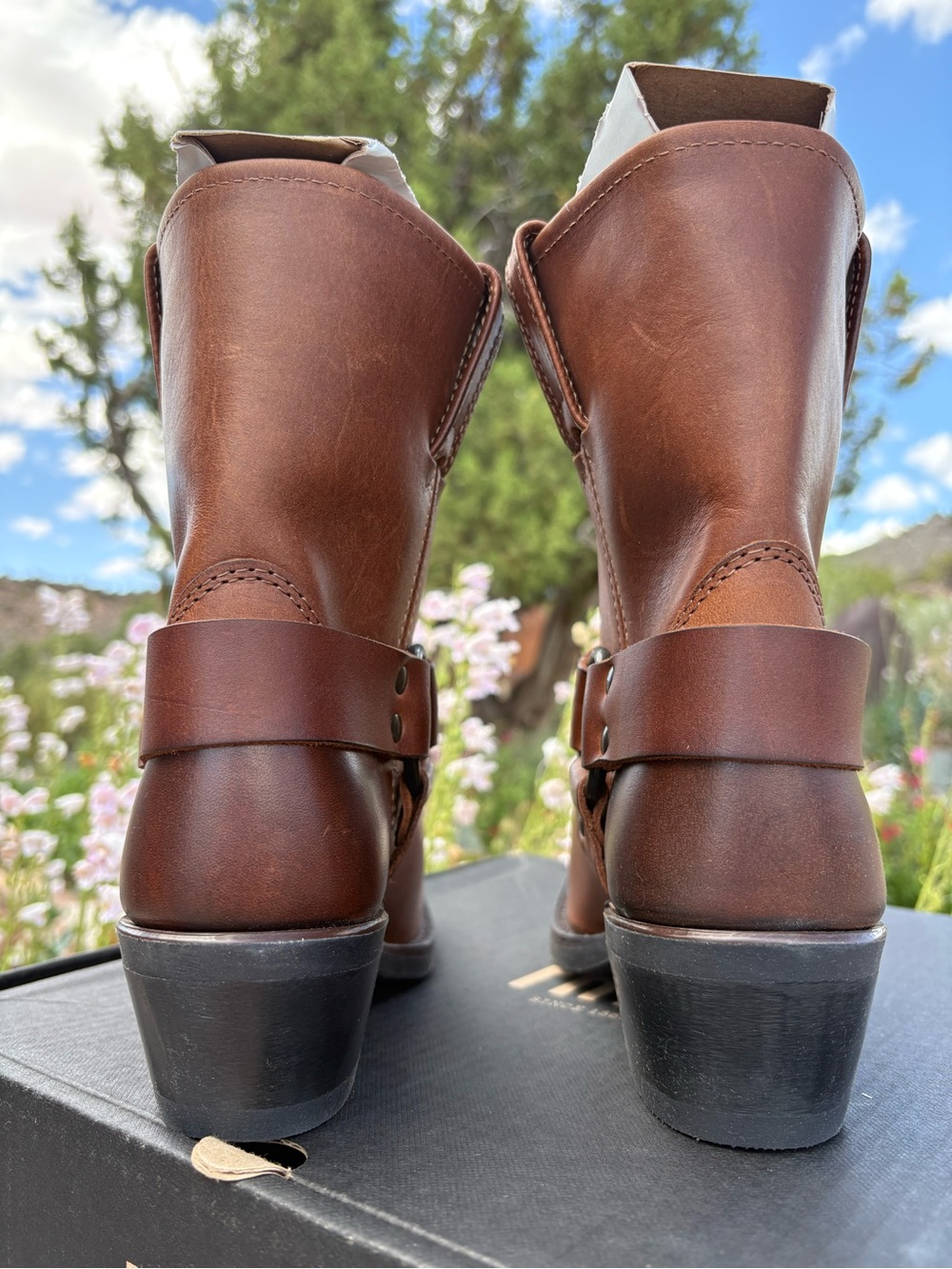 NWT๐บ๐ธ FRYE 8R Harness Boots Cognac - Picture 10 of 16